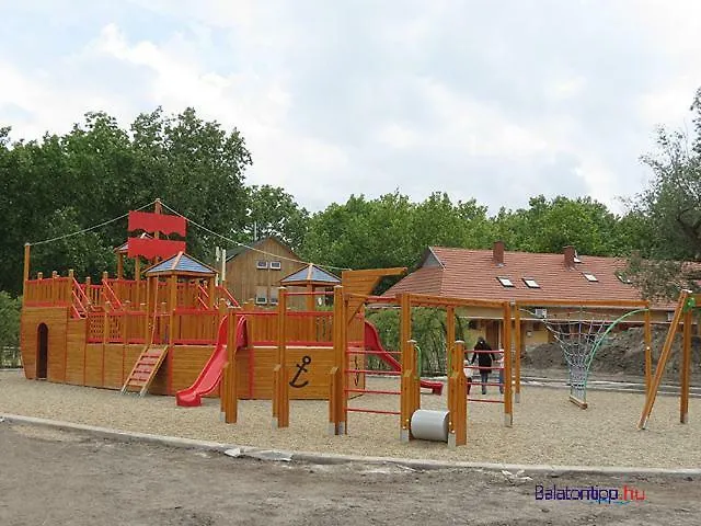 Kids' Paradise House Pensiune